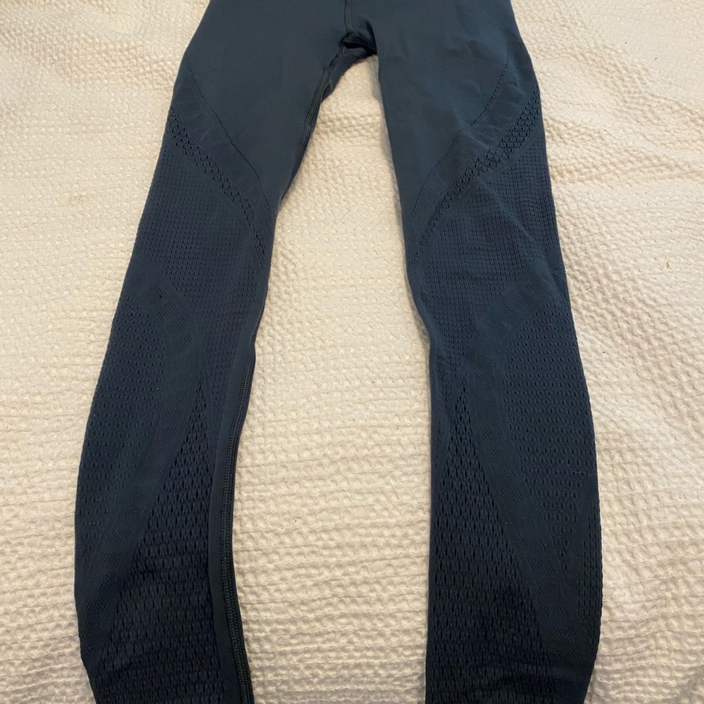 Lululemon Reveal Tights Interconnet leggings size 4